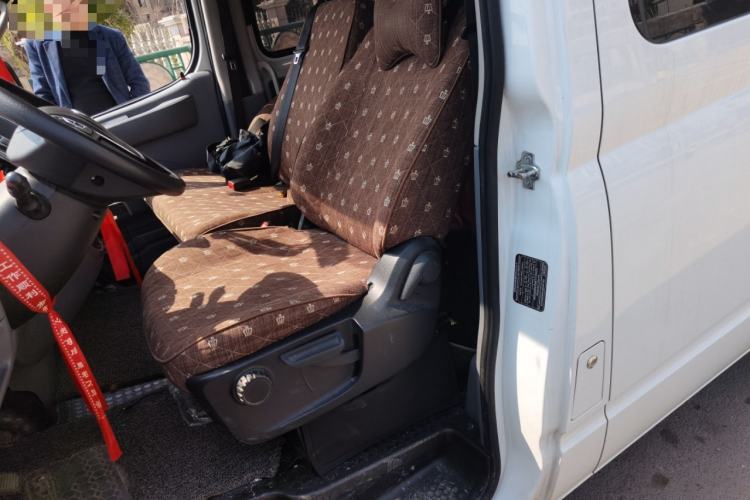 Used SAIC MAXUS Xintu V80 2021 2.0T Manual Classic Aoyuntong Short Wheelbase Ultra-Low Roof 5/6-Seater Left Front Seat