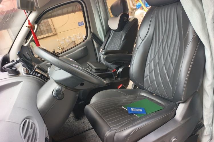 Used SAIC MAXUS Xintu V80 2021 2.0T AMT Classic Aoyuntong Short Wheelbase Mid-Roof 5/6-Seater Left Front Seat