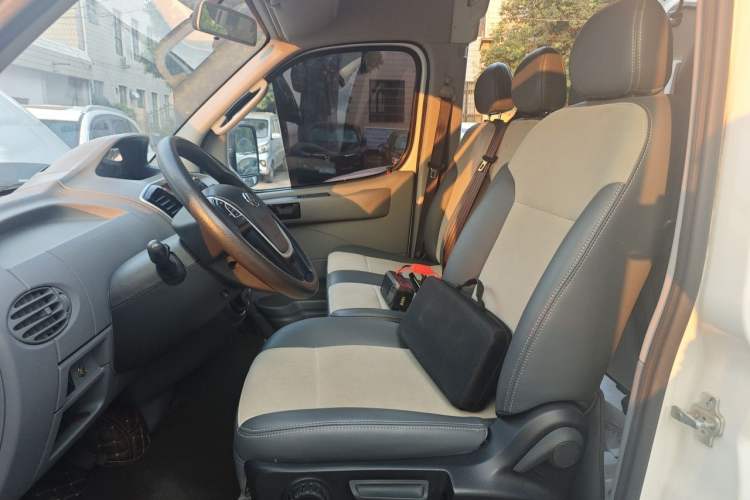 Used SAIC MAXUS Xintu V80 2021 2.0T Manual Classic Aoyuntong Long Wheelbase Mid-Roof 6/7/8/9-Seater Left Front Seat