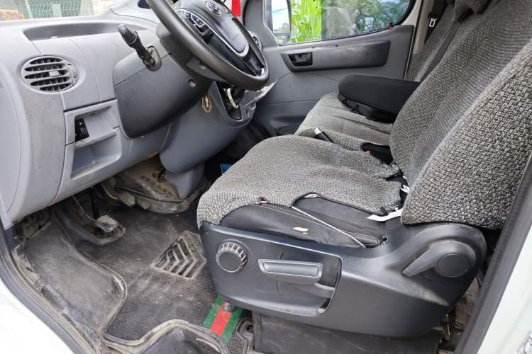 Used SAIC MAXUS Xintu V80 2021 2.0T Manual Classic Aoyuntong Short Wheelbase Mid-Roof 5/6-Seater Left Front Seat