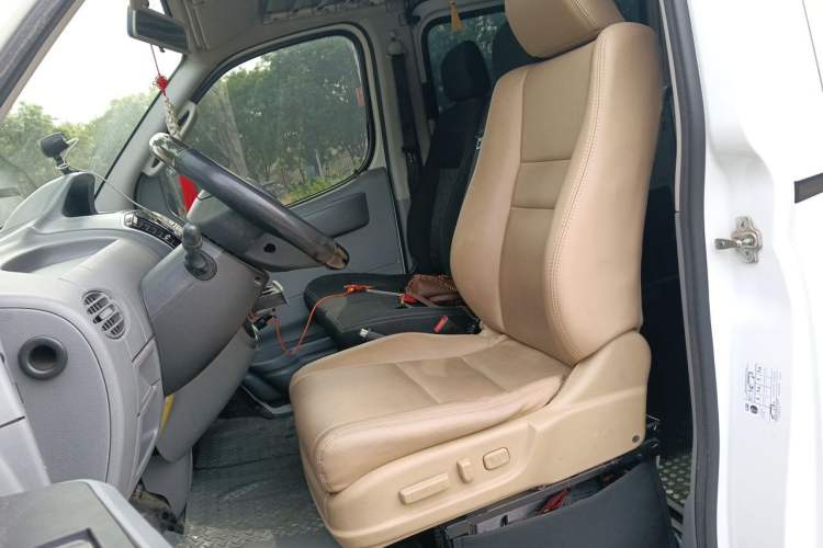 Used SAIC MAXUS Xintu V80  Left Front Seat