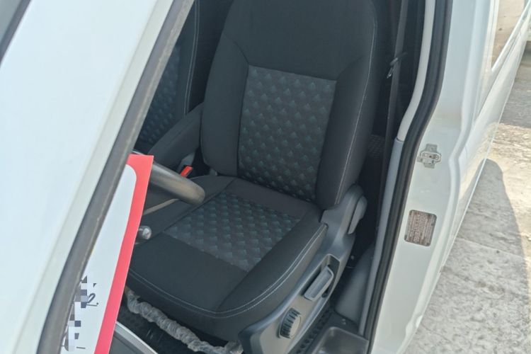 Used SAIC MAXUS Xintu V80 2021 2.0T AMT Classic Aoyuntong Short Wheelbase Ultra-Low Roof 5/6-Seater Left Front Seat