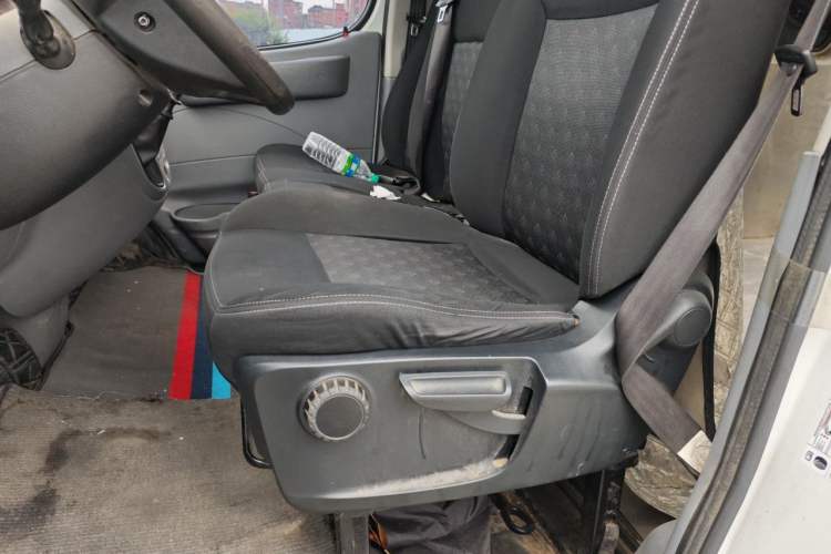 Used SAIC MAXUS Xintu V80 2021 2.0T Manual Classic Aoyuntong Long Wheelbase High-Roof 6/7/8/9-Seater Left Front Seat