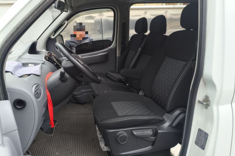 Used SAIC MAXUS Xintu V80 2021 2.0T AMT Classic Aoyuntong Short Wheelbase Ultra-Low Roof 5/6-Seater Left Front Seat