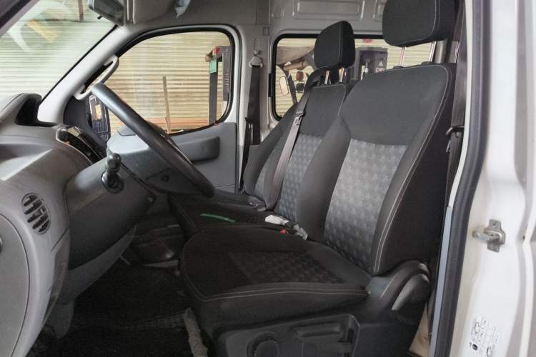 Used SAIC MAXUS Xintu V80 2021 2.0T AMT Classic Aoyuntong Long Wheelbase Mid-Roof 6/7/8/9-Seater Left Front Seat