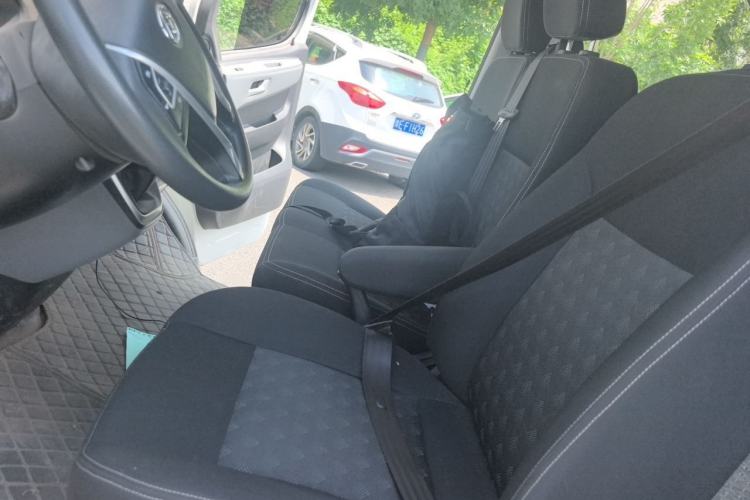 Used SAIC MAXUS Xintu V80 2021 2.0T Manual Classic Aoyuntong 127 PS Mid-axle Mid-roof 6/7/8/9-Seater Left Front Seat