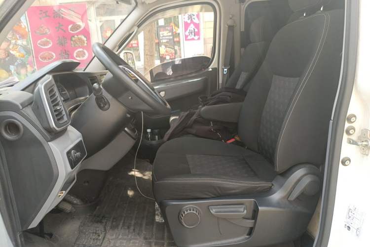 Used SAIC MAXUS Xintu V80 2021 2.0T PLUS AMT All-Rounder Short Wheelbase Mid-Roof 5/6/7/8/9-Seater Left Front Seat