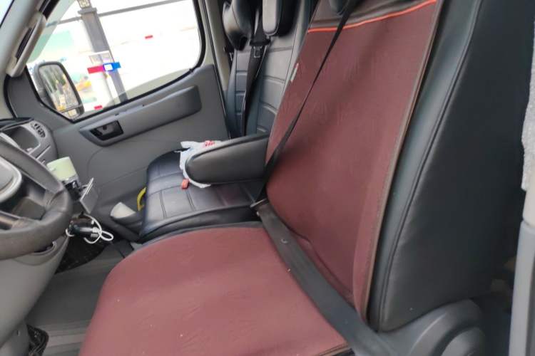 Used SAIC MAXUS Xintu V80 2021 2.0T AMT Classic Aoyuntong Short Wheelbase Mid-Roof 5/6-Seater Left Front Seat
