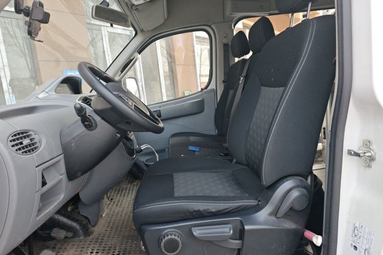 Used SAIC MAXUS Xintu V80 2021 2.0T Manual Classic Aoyuntong Short Wheelbase Mid-Roof 5/6-Seater Left Front Seat