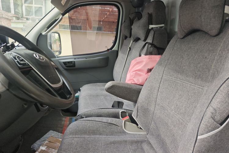 Used SAIC MAXUS Xintu V80 2021 2.0T Manual Classic City Delivery King Short Wheelbase Ultra-Low Roof 3-Seater Left Front Seat