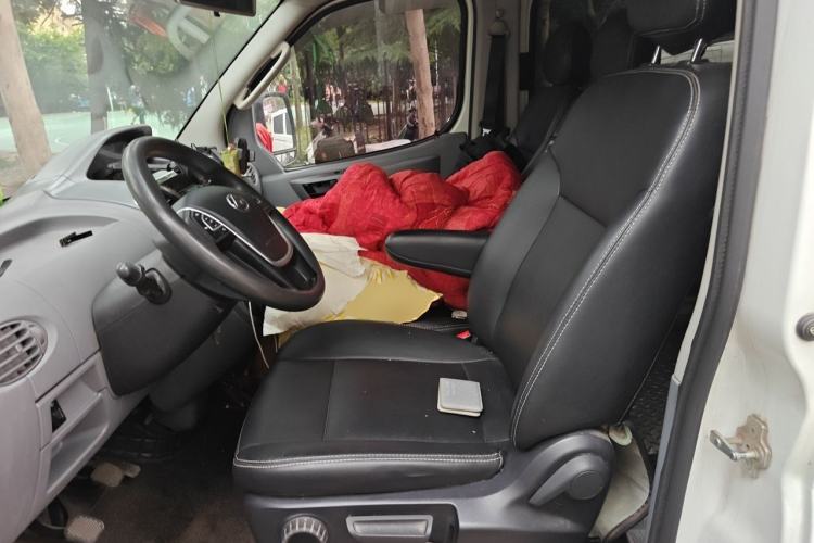 Used SAIC MAXUS Xintu V80 2021 2.0T Manual Classic Aoyuntong Short Wheelbase Mid-Roof 5/6-Seater Left Front Seat