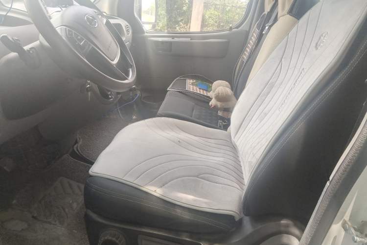 Used SAIC MAXUS Xintu V80 2021 2.0T Manual Classic Aoyuntong Short Wheelbase Mid-Roof 5/6-Seater Left Front Seat