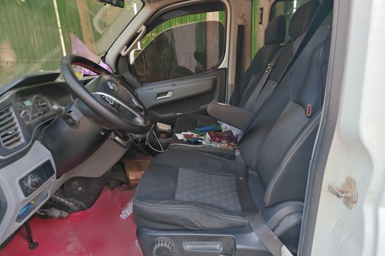 Used SAIC MAXUS Xintu V80 2021 2.0T PLUS AMT All-Rounder Short Wheelbase Mid-Roof 5/6/7/8/9-Seater Left Front Seat