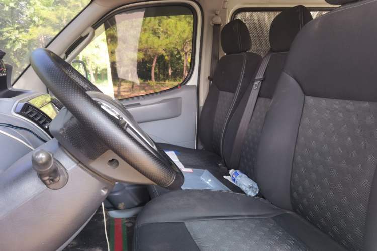 Used SAIC MAXUS Xintu V80 2021 2.0T Manual Classic Aoyuntong Long Wheelbase Mid-Roof 6/7/8/9-Seater Left Front Seat