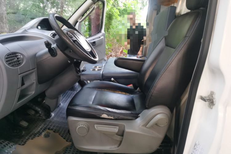 Used SAIC MAXUS Xintu V80 2021 2.0T Manual Classic City Delivery King Long Wheelbase Mid-Roof 3 Seats Left Front Seat