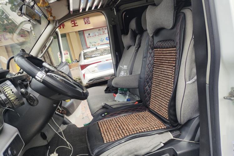 Used SAIC MAXUS Xintu V80 2021 2.0T Manual Classic Aoyuntong 127 PS Mid-axle Mid-roof 6/7/8/9-Seater Left Front Seat