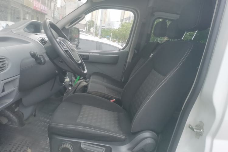 Used SAIC MAXUS Xintu V80 2021 2.0T Manual Classic Aoyuntong Short Wheelbase Mid-Roof 5/6-Seater Left Front Seat