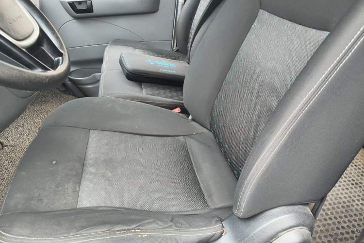 Used SAIC MAXUS Xintu V80 2021 2.0T Manual Classic Aoyuntong Short Wheelbase Mid-Roof 5/6-Seater Left Front Seat