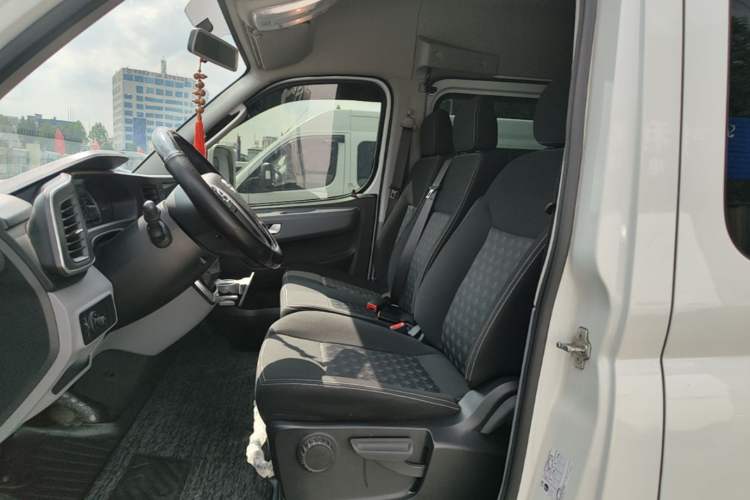 Used SAIC MAXUS Xintu V80 2021 2.0T AMT Classic Aoyuntong Short Wheelbase Mid-Roof 5/6-Seater Left Front Seat