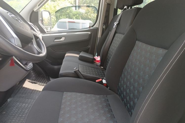 Used SAIC MAXUS Xintu V80 2021 2.0T Manual Classic Aoyuntong 127 PS Mid-axle Mid-roof 6/7/8/9-Seater Left Front Seat