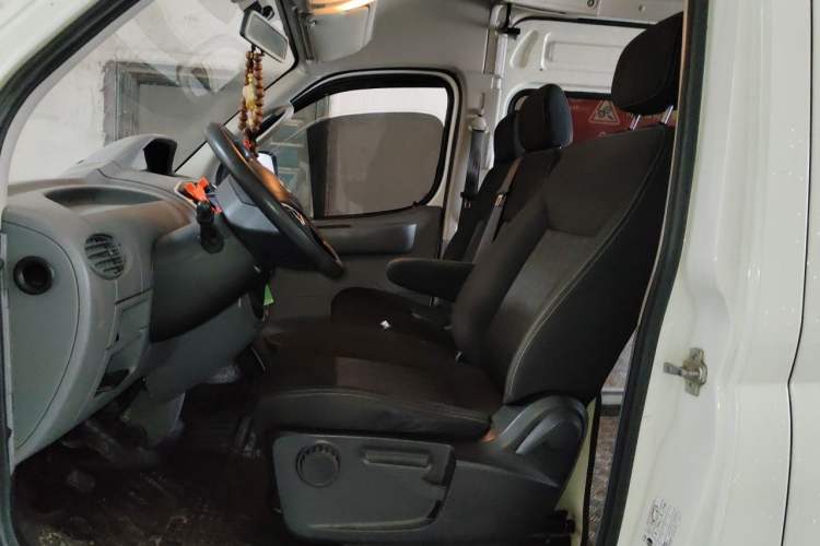 Used SAIC MAXUS Xintu V80 2021 2.0T Manual Classic Aoyuntong Long Wheelbase Mid-Roof 6/7/8/9-Seater Left Front Seat