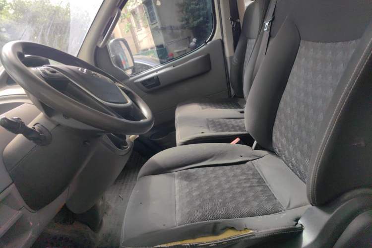 Used SAIC MAXUS Xintu V80 2021 2.0T Manual Classic Aoyuntong Short Wheelbase Mid-Roof 5/6-Seater Left Front Seat