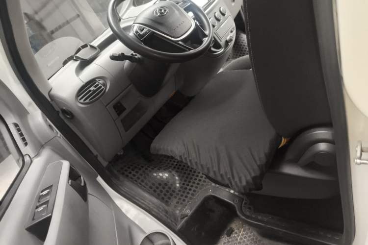 Used SAIC MAXUS Xintu V80 2021 2.0T Manual Classic Aoyuntong Long Wheelbase Mid-Roof 6/7/8/9-Seater Left Front Seat