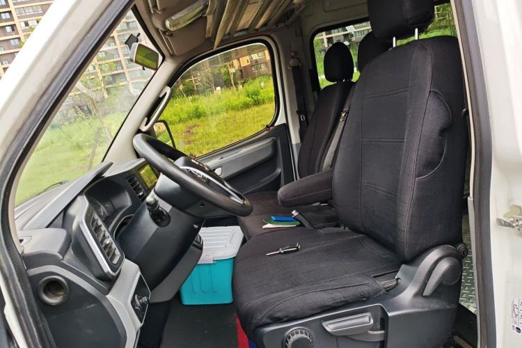 Used SAIC MAXUS Xintu V80 2021 2.0T PLUS Manual All-Around King Long Wheelbase Mid-Roof Variant with 6/7/8/9 Seats Left Front Seat