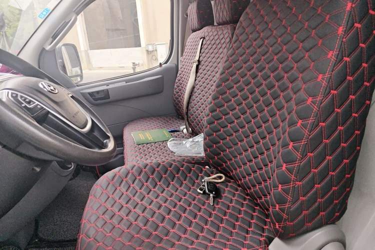 Used SAIC MAXUS Xintu V80 2021 2.0T PLUS Manual Van Short Wheelbase Mid-Roof Design 3-Seater Left Front Seat