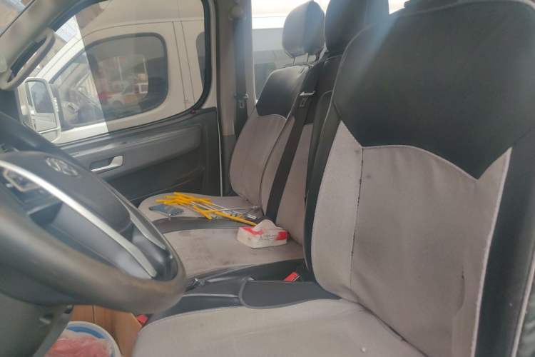 Used SAIC MAXUS Xintu V80 2021 2.0T PLUS Manual Aoyuntong Short Wheelbase Mid-Roof 5/6-Seater Left Front Seat