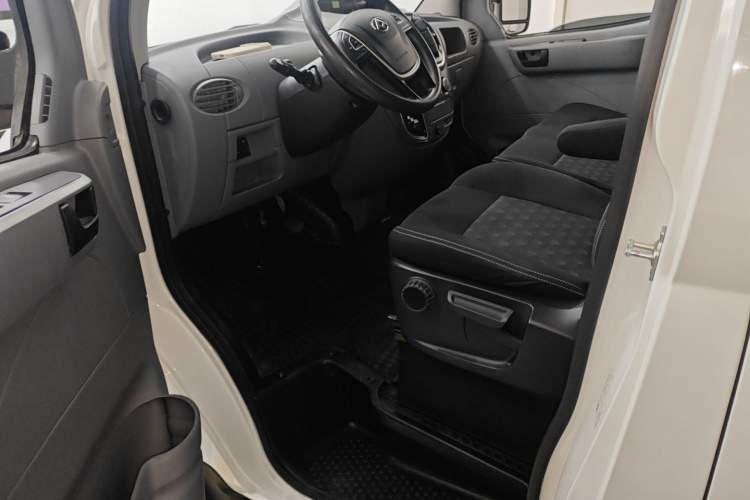 Used SAIC MAXUS Xintu V80 2021 2.0T AMT Classic Aoyuntong Short Wheelbase Mid-Roof 5/6-Seater Left Front Seat
