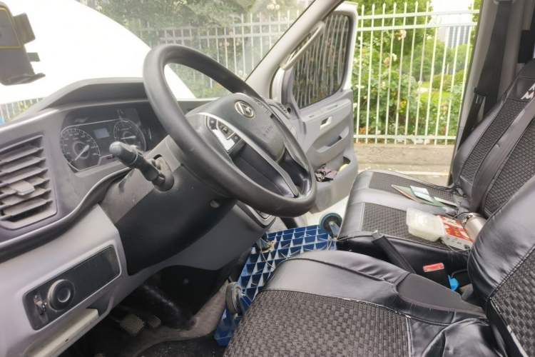 Used SAIC MAXUS Xintu V80 2021 2.0T Manual Classic Aoyuntong 127 PS Mid-axle Mid-roof 6/7/8/9-Seater Left Front Seat