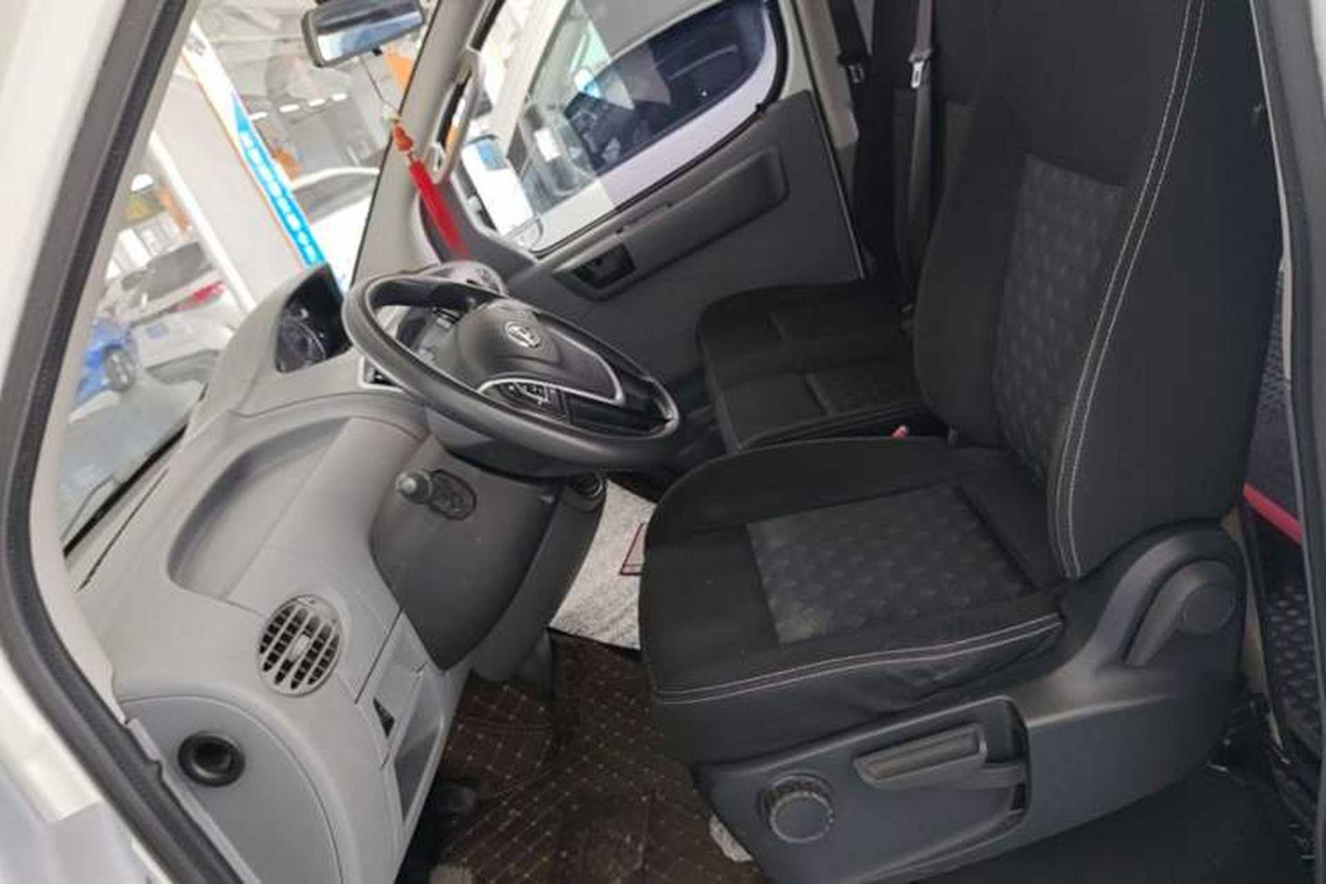 Used SAIC MAXUS Xintu V80 2021 2.0T Manual Classic Aoyuntong Short Wheelbase Ultra-Low Roof 5/6-Seater Left Front Seat