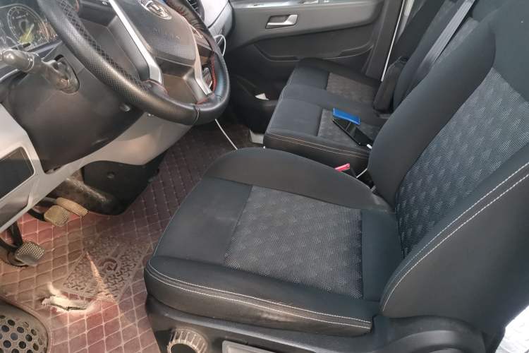 Used SAIC MAXUS Xintu V80 2021 2.0T Manual Classic Aoyuntong Short Wheelbase Ultra-Low Roof 5/6-Seater Left Front Seat