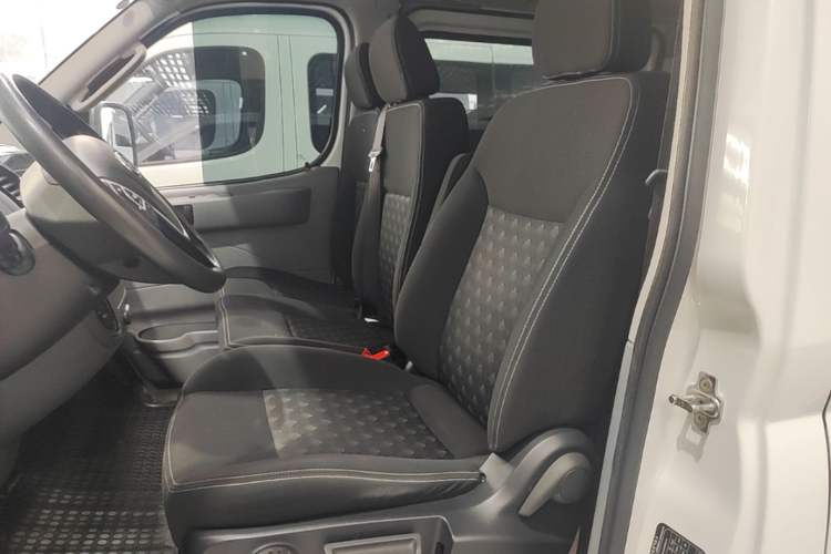 Used SAIC MAXUS Xintu V80 2021 2.0T AMT Classic Aoyuntong Short Wheelbase Ultra-Low Roof 5/6-Seater Left Front Seat