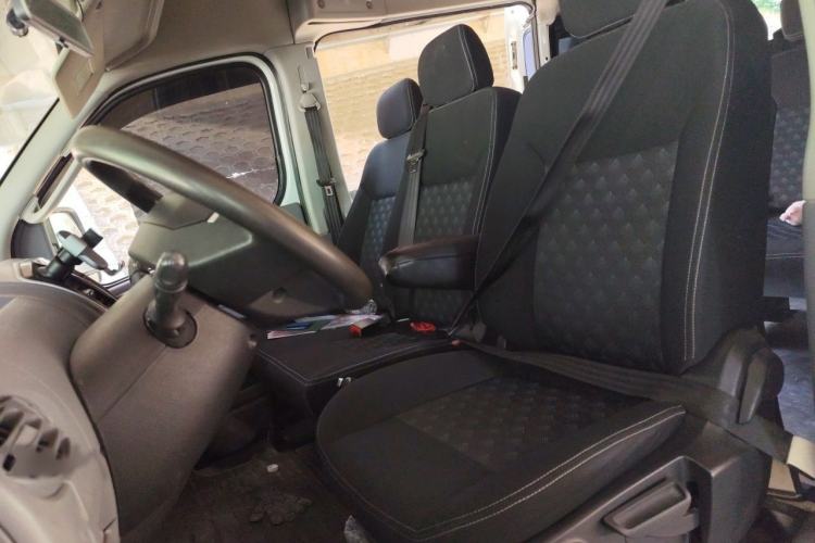Used SAIC MAXUS Xintu V80 2021 2.0T AMT Classic Aoyuntong Short Wheelbase Mid-Roof 7/8/9-Seater Left Front Seat