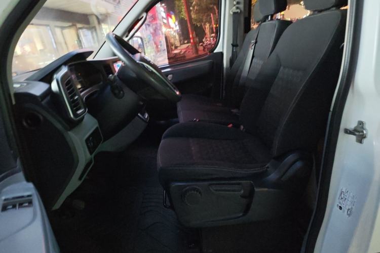Used SAIC MAXUS Xintu V80 2021 2.0T PLUS Manual All-Around King Short Wheelbase Mid-Roof Variant—5/6/7/8/9-Seater Left Front Seat