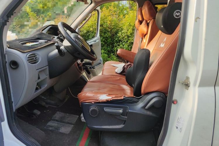 Used SAIC MAXUS Xintu V80 2021 2.0T Manual Classic Aoyuntong Short Wheelbase Mid-Roof 5/6-Seater Left Front Seat