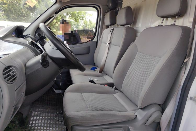 Used SAIC MAXUS Xintu V80 2021 2.0T Manual Classic City Delivery King Long Wheelbase Mid-Roof 3 Seats Left Front Seat