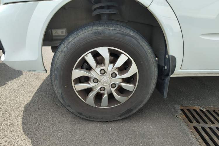 Used SAIC MAXUS Xintu V80 2021 2.0T AMT Classic Aoyuntong Short Wheelbase Mid-Roof 5/6-Seater Left Front Wheel Hub