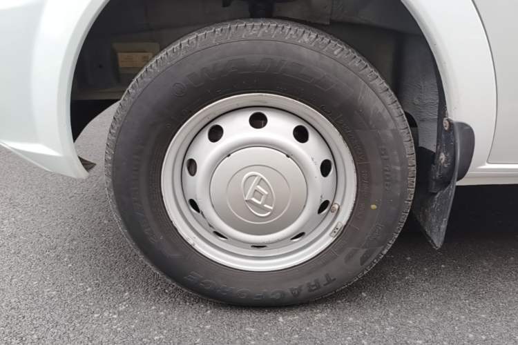 Used SAIC MAXUS Xintu V80 2021 2.0T Manual Classic Aoyuntong Long Wheelbase Mid-Roof 6/7/8/9-Seater Left Front Wheel Hub