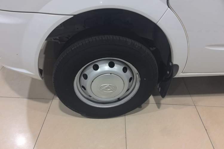 Used SAIC MAXUS Xintu V80 2021 2.0T PLUS AMT City Edition Short Wheelbase Ultra-Low Roof 5/6-Seater Left Front Wheel Hub