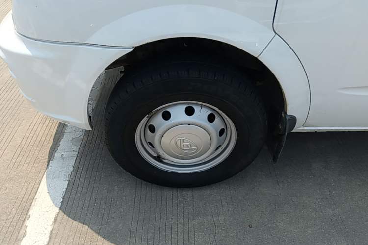 Used SAIC MAXUS Xintu V80 2021 2.0T Manual Classic Aoyuntong Long Wheelbase Mid-Roof 6/7/8/9-Seater Left Front Wheel Hub