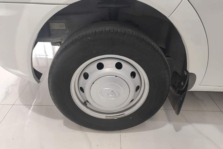 Used SAIC MAXUS Xintu V80 2021 2.0T AMT Classic Aoyuntong Short Wheelbase Ultra-Low Roof 5/6-Seater Left Front Wheel Hub