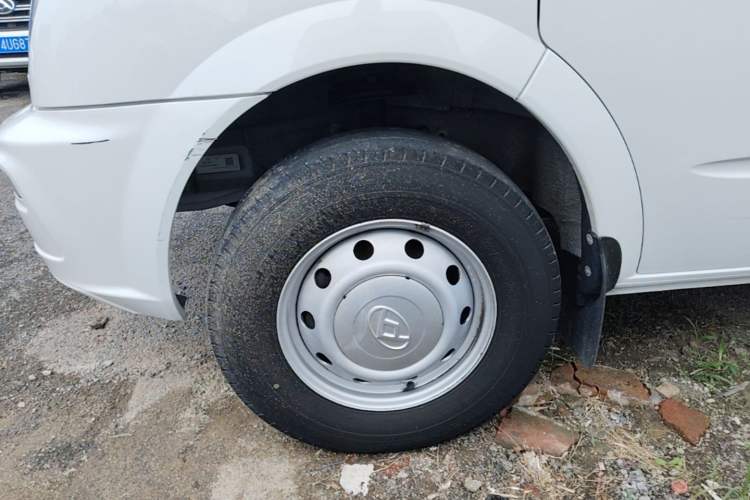 Used SAIC MAXUS Xintu V80 2021 2.0T Manual Classic Aoyuntong 127 PS Mid-axle Mid-roof 6/7/8/9-Seater Left Front Wheel Hub