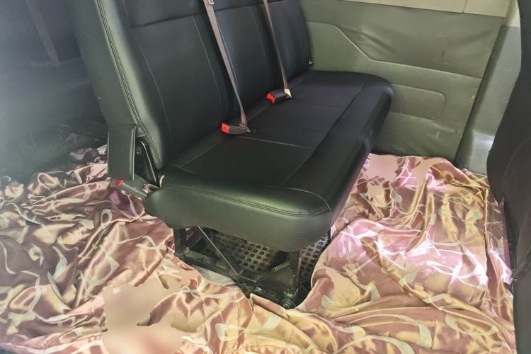 Used SAIC MAXUS Xintu V80 2021 2.0T Manual Classic Aoyuntong Short Wheelbase Ultra-Low Roof 5/6-Seater Left Rear Seat