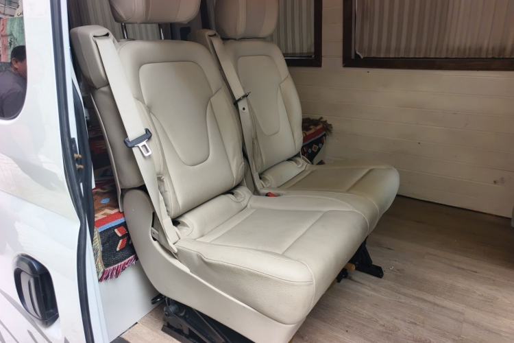 Used SAIC MAXUS Xintu V80 2021 2.0T AMT Classic Aoyuntong Short Wheelbase Mid-Roof 5/6-Seater Left Rear Seat