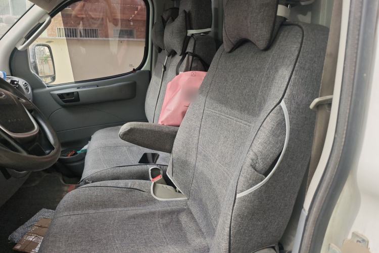 Used SAIC MAXUS Xintu V80 2021 2.0T Manual Classic City Delivery King Short Wheelbase Ultra-Low Roof 3-Seater Left Rear Seat