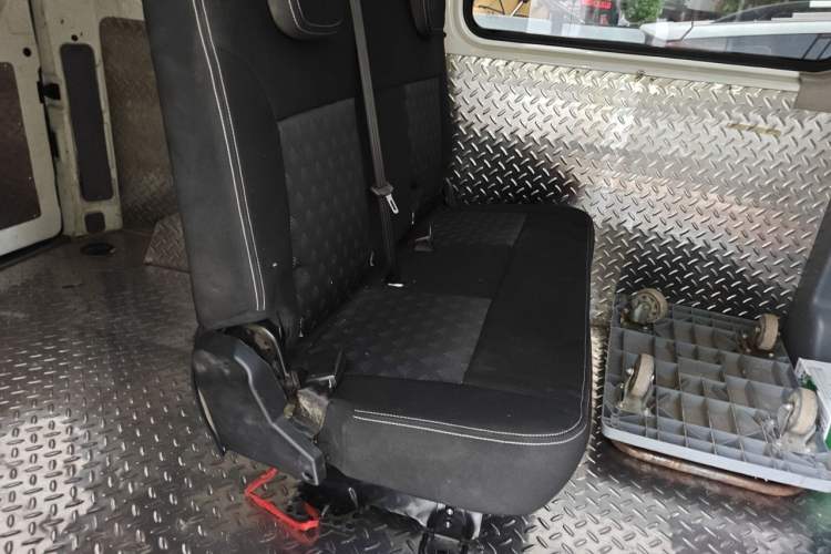 Used SAIC MAXUS Xintu V80 2021 2.0T Manual Classic Aoyuntong Short Wheelbase Mid-Roof 5/6-Seater Left Rear Seat