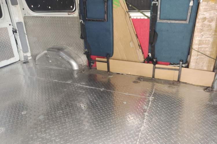 Used SAIC MAXUS Xintu V80 2021 2.0T Manual Classic Aoyuntong 127 PS Mid-axle Mid-roof 6/7/8/9-Seater Left Rear Seat